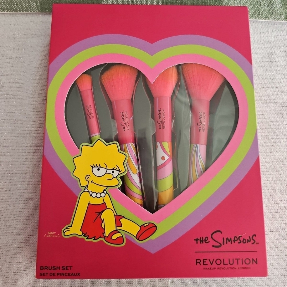 The Simpsons Summer of Love Brush Set